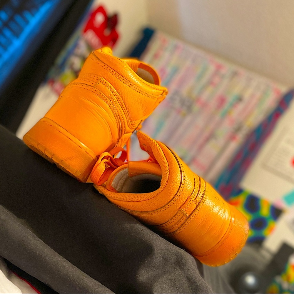 Nike Air Jordan Orange Gatorade 1 Retro sneakers